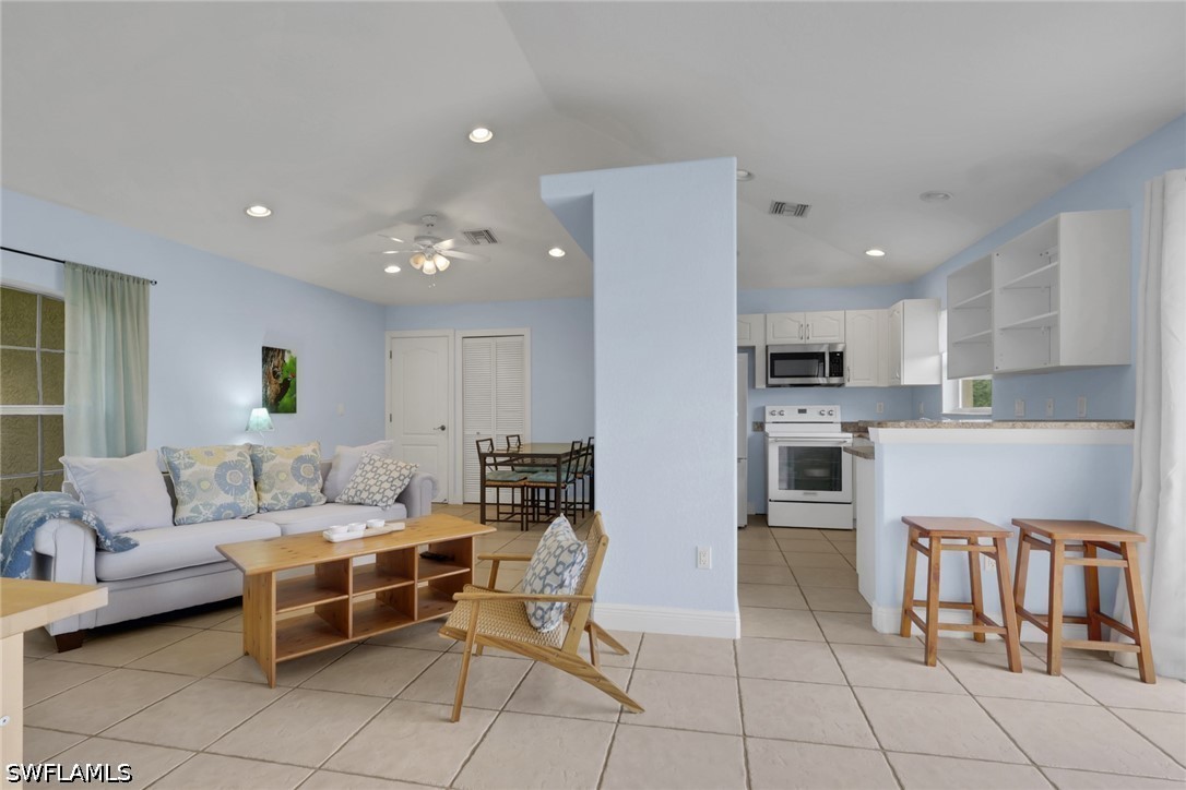 3 Bed SingleFamilyResidence for Sale in Naples, photo 6