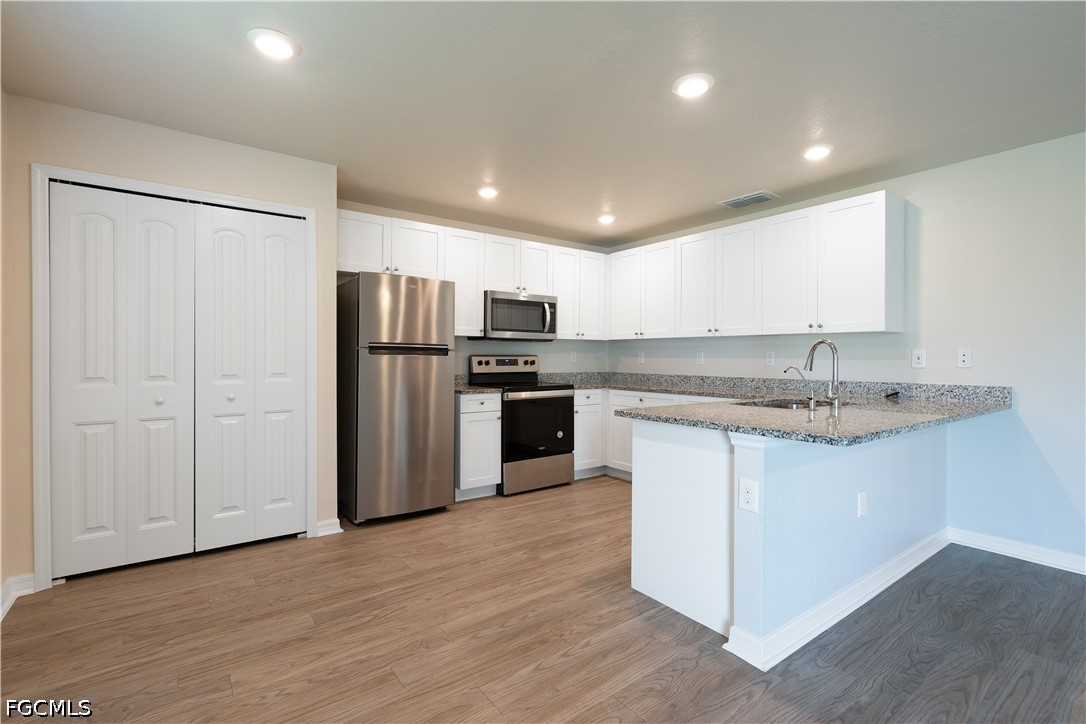 3 Bed SingleFamilyResidence for Sale in Cape Coral, photo 6