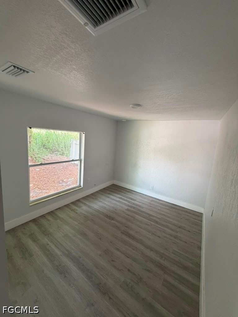 3 Bed SingleFamilyResidence for Sale in Fort Myers, photo 6