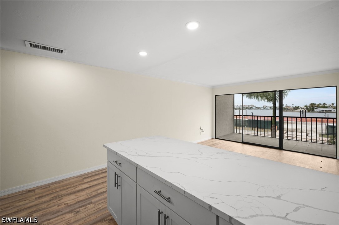 1 Bed Condominium for Sale in Vanderbilt Palms, photo 6