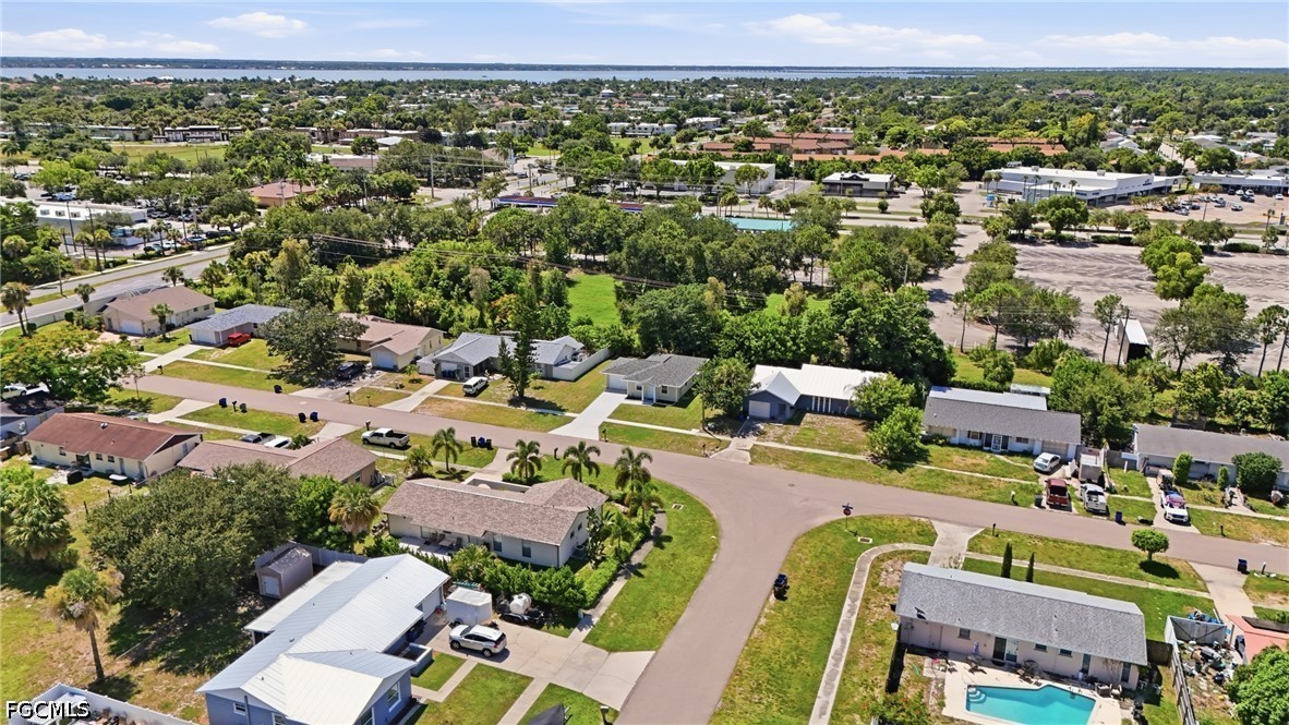 2 Bed SingleFamilyResidence for Sale in North Fort Myers, photo 6