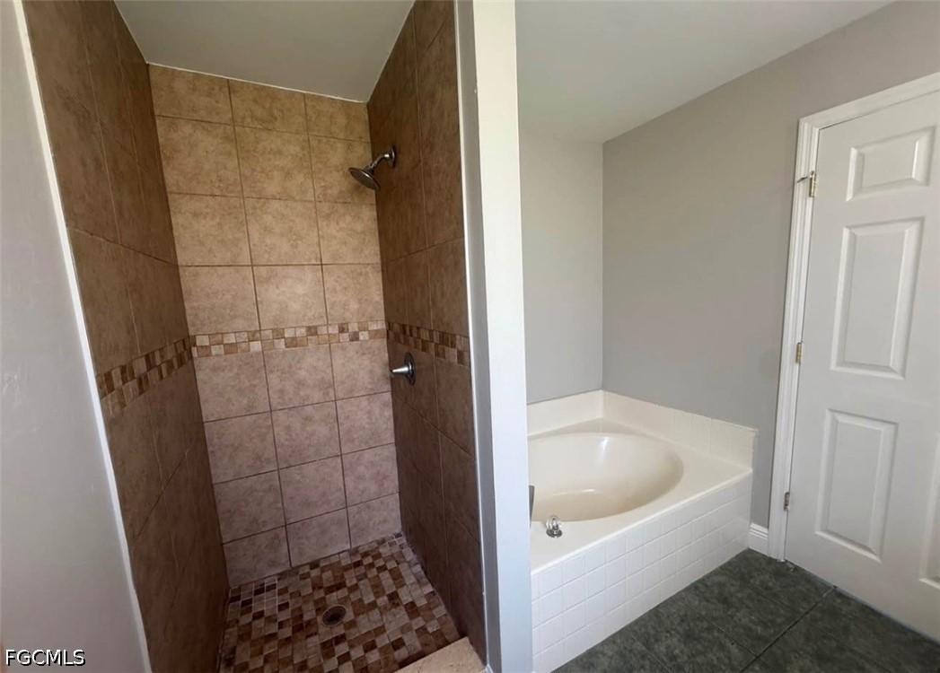 3 Bed SingleFamilyResidence for Sale in Lehigh Acres, photo 6