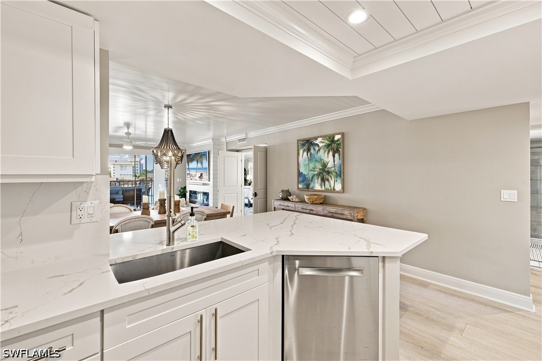 3 Bed Condominium for Sale in Chateau Condo, photo 6