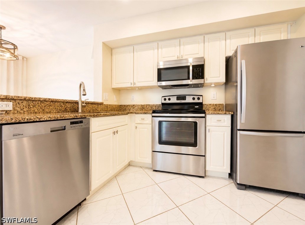 1 Bed Condominium for Sale in Naples, photo 6