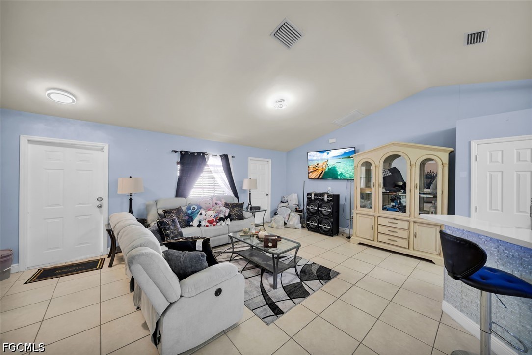 3 Bed SingleFamilyResidence for Sale in Lehigh Acres, photo 6