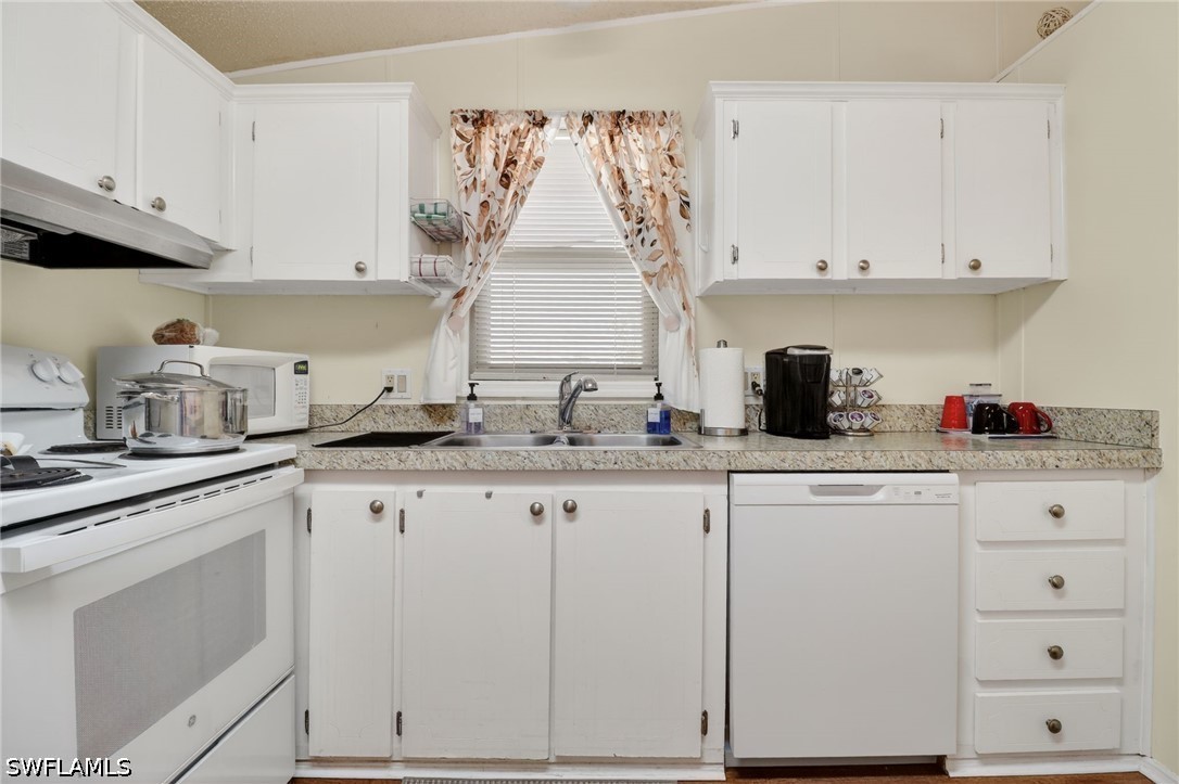 2 Bed ManufacturedHome for Sale in Naples, photo 6