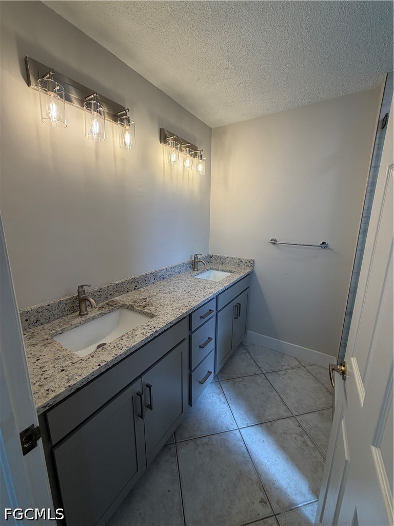 3 Bed SingleFamilyResidence for Sale in Bonita Springs, photo 6