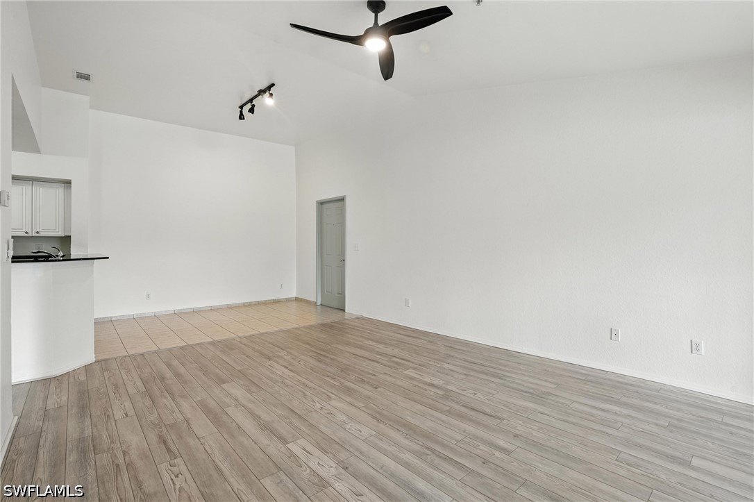1 Bed Condominium for Sale in Naples, photo 6