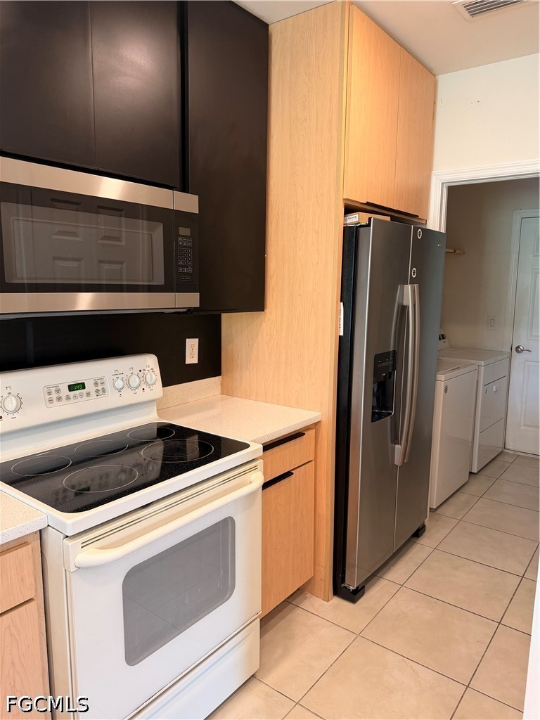 2 Bed Waterfront Home for Sale in Marblebrook, photo 6