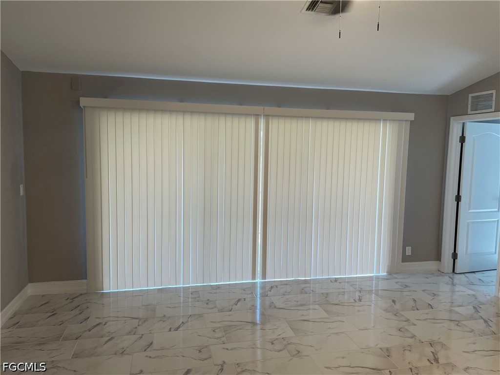 3 Bed SingleFamilyResidence for Sale in Cape Coral, photo 6