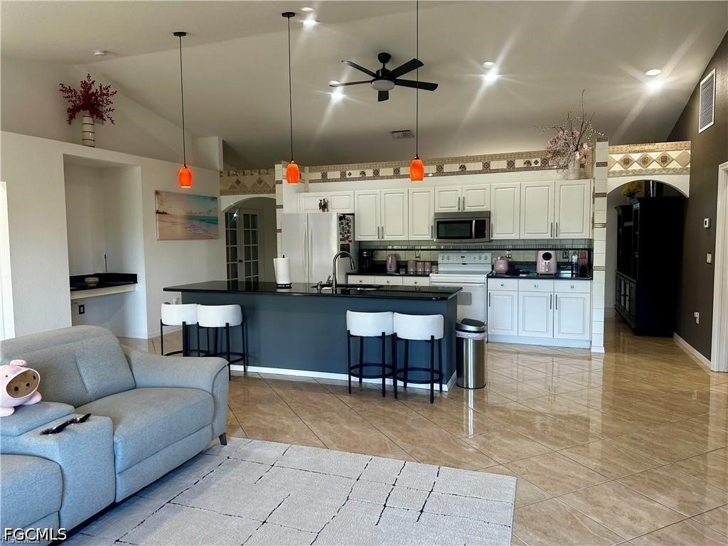 3 Bed Waterfront Home for Sale in Cape Coral, photo 6