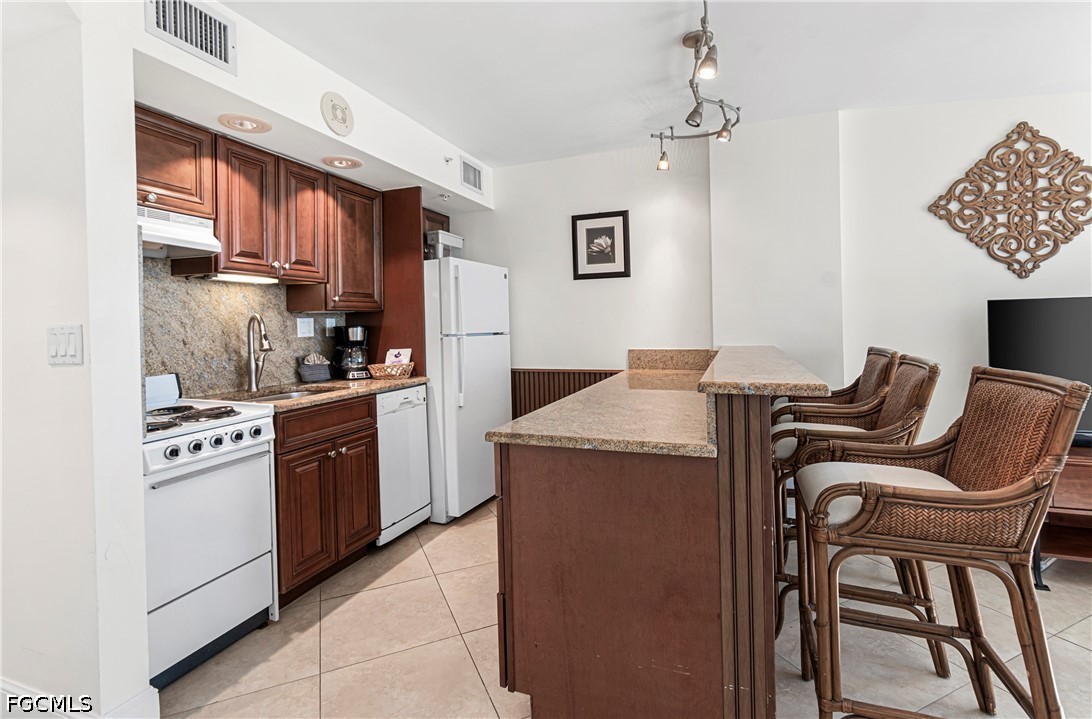 1 Bed Waterfront Home for Sale in Bonita Springs, photo 6