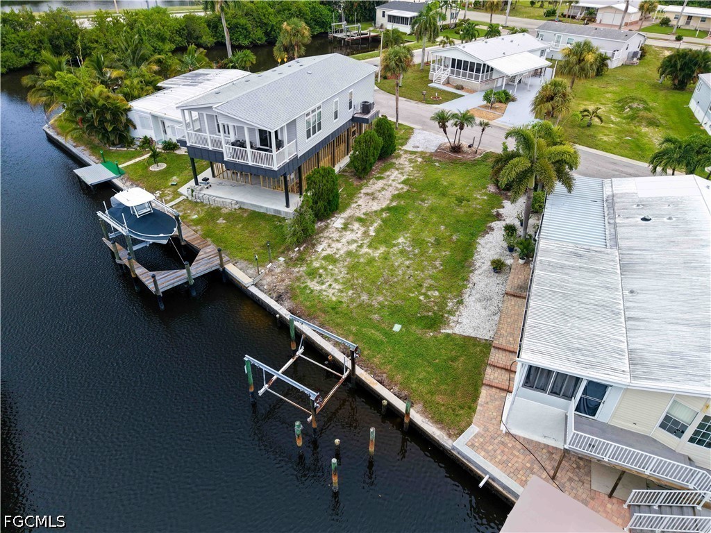Waterfront Home for Sale in Bayside Estates, photo 6
