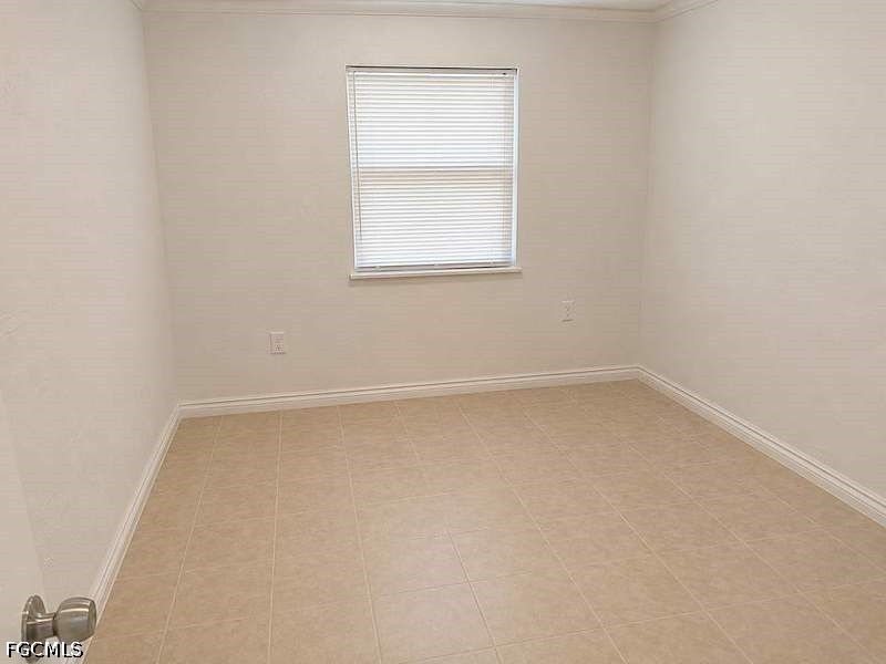 2 Bed SingleFamilyResidence for Sale in Bayshore Gardens, photo 6