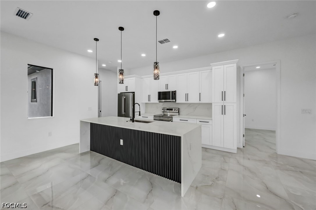 4 Bed SingleFamilyResidence for Sale in Lehigh Acres, photo 6