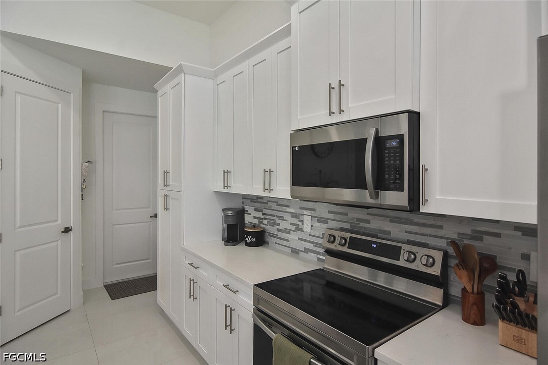 3 Bed Pool Home for Sale in Cape Coral, photo 6