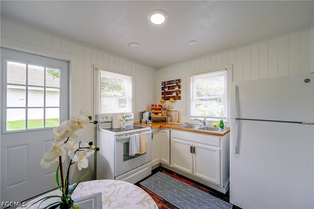 2 Bed SingleFamilyResidence for Sale in Heitmans, photo 6
