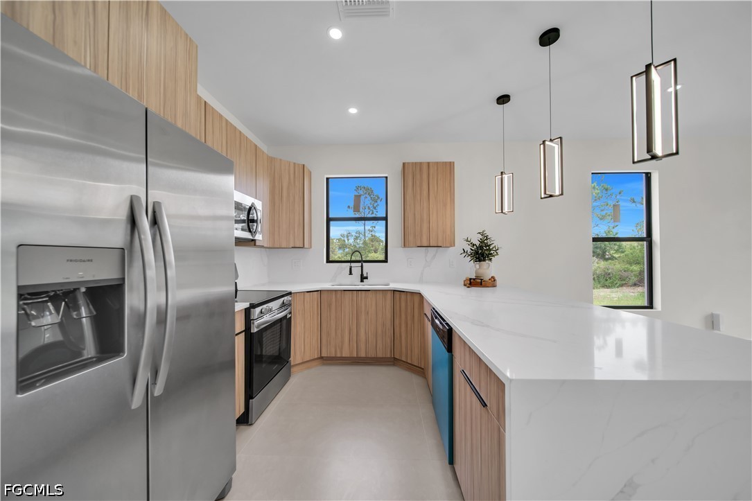 3 Bed SingleFamilyResidence for Sale in Lehigh Acres, photo 6