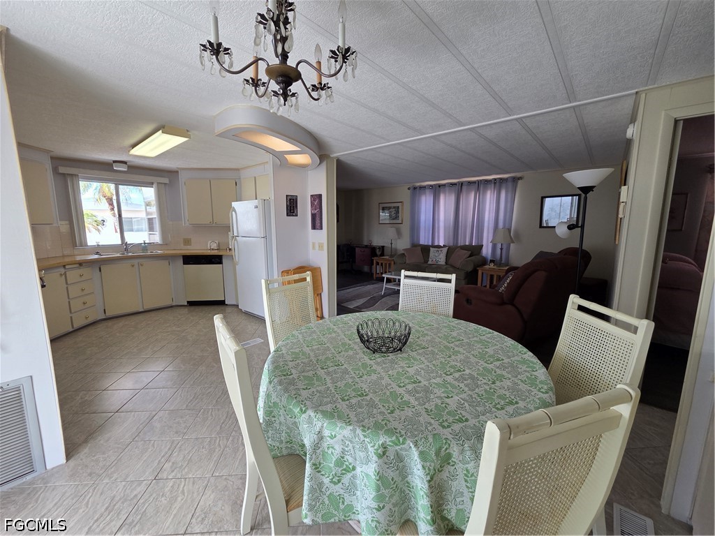 2 Bed ManufacturedHome for Sale in North Fort Myers, photo 6
