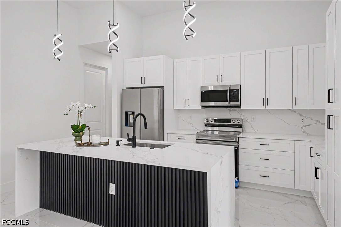 3 Bed SingleFamilyResidence for Sale in 951 Plaza, photo 6