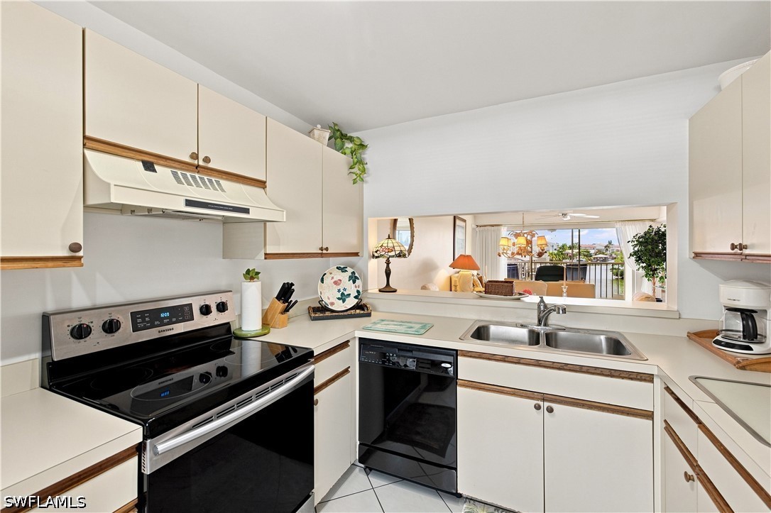 2 Bed Waterfront Home for Sale in Naples, photo 6