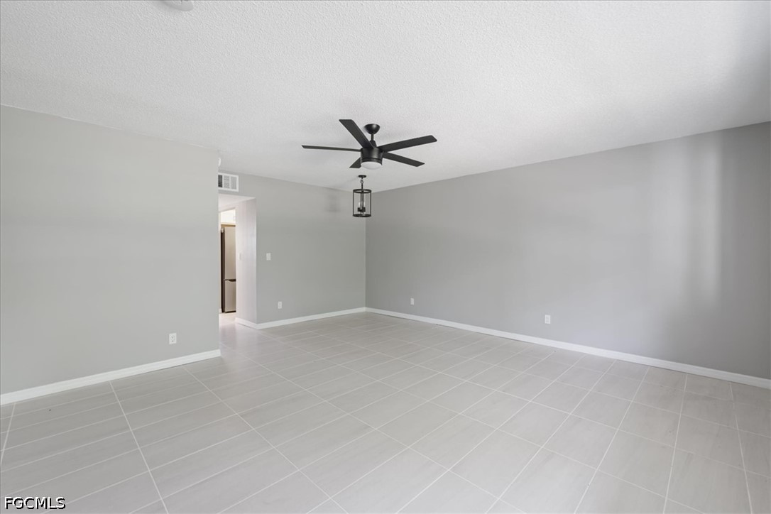 1 Bed Waterfront Home for Sale in Fort Myers, photo 6