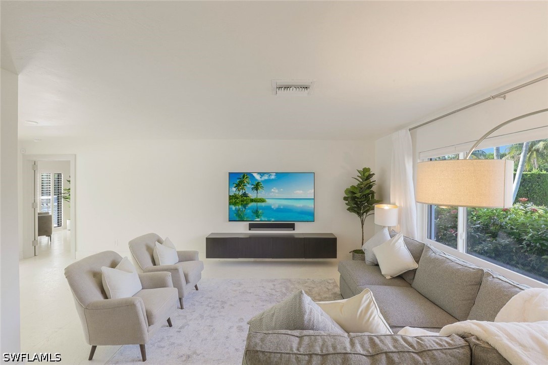 3 Bed Pool Home for Sale in Moorings, photo 6