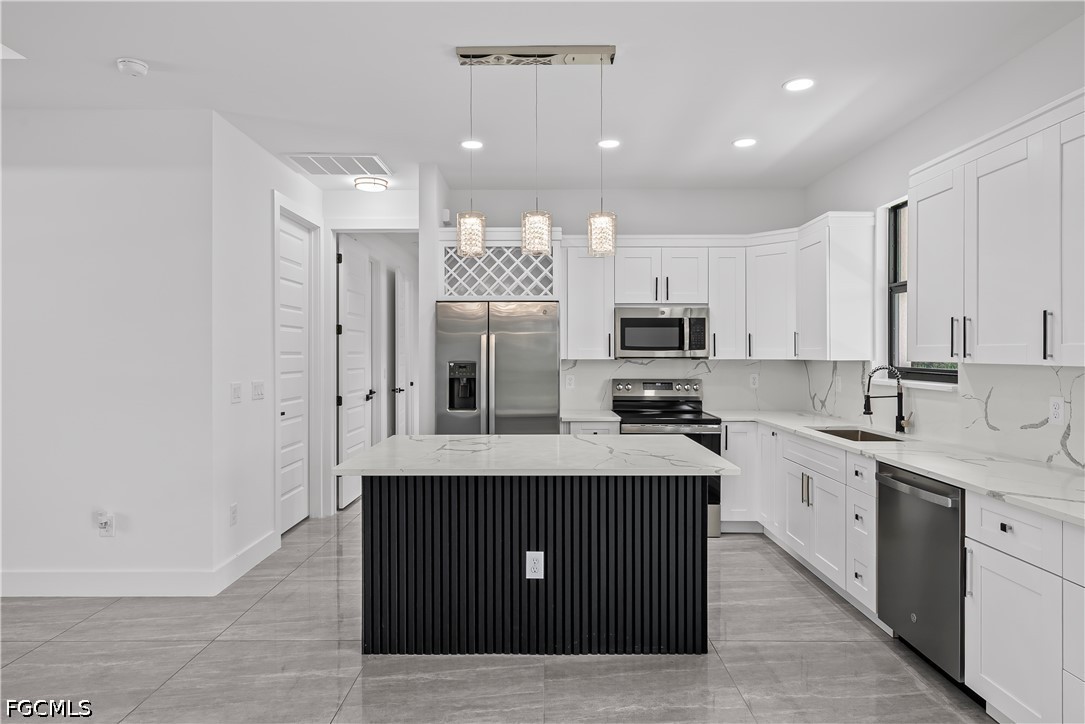 3 Bed SingleFamilyResidence for Sale in Lehigh Acres, photo 6