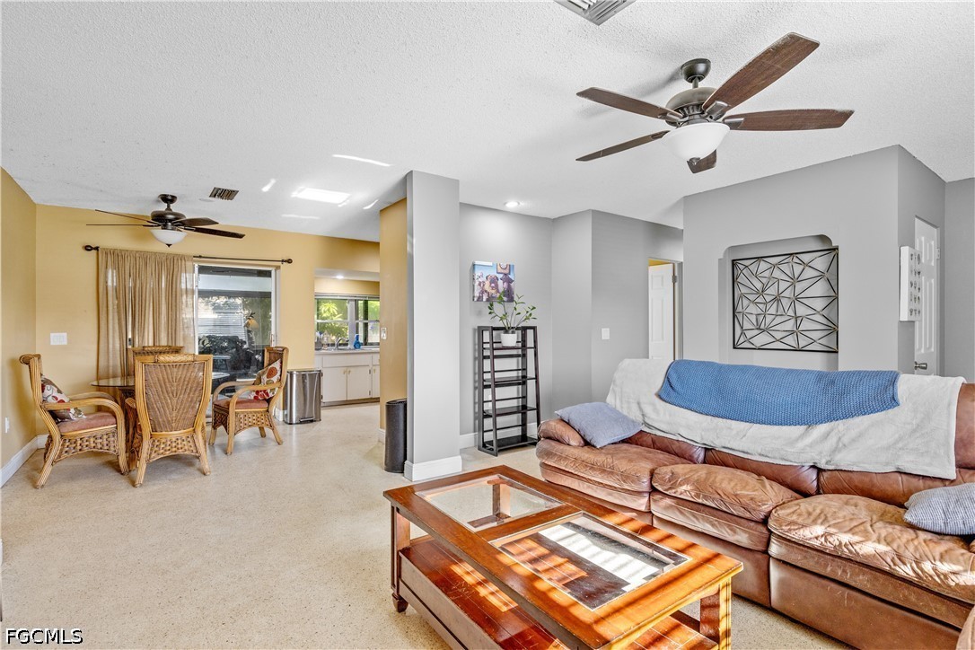 2 Bed SingleFamilyResidence for Sale in Cape Coral, photo 6
