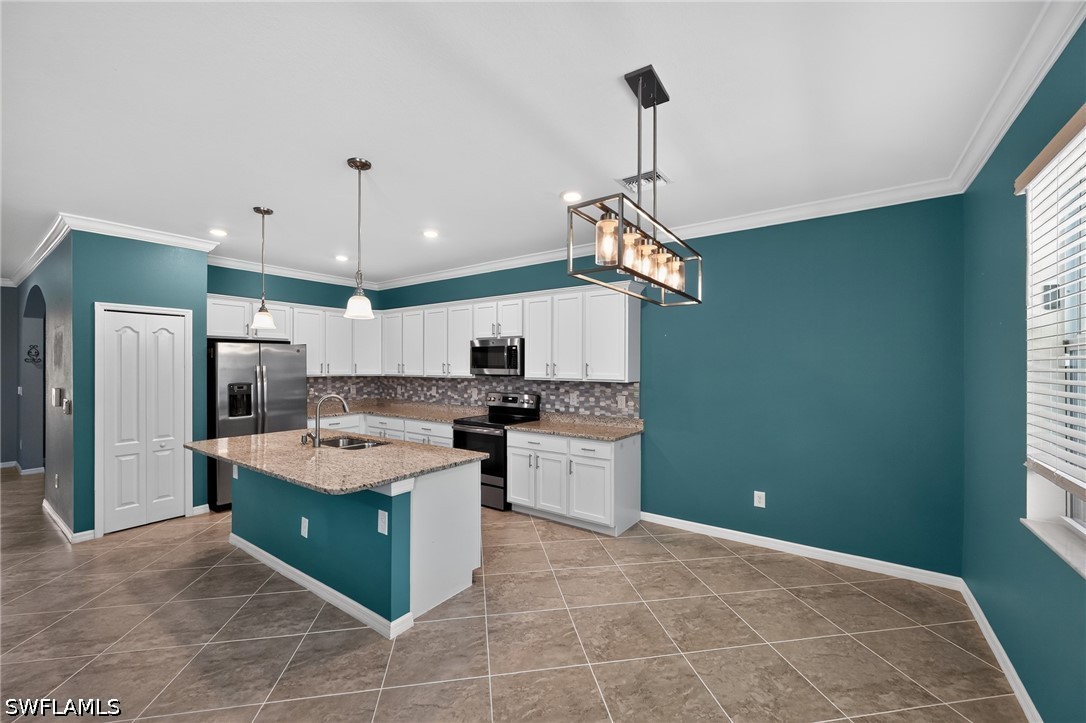 4 Bed Pool Home for Sale in Castalina, photo 6