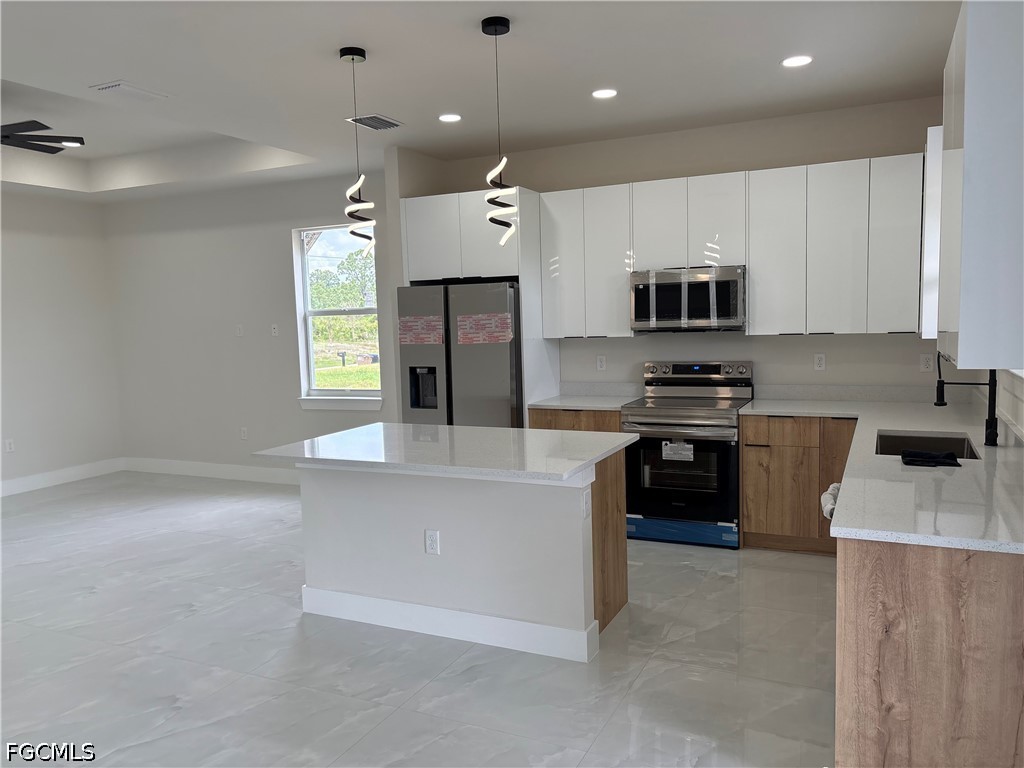 3 Bed SingleFamilyResidence for Sale in Lehigh Acres, photo 6