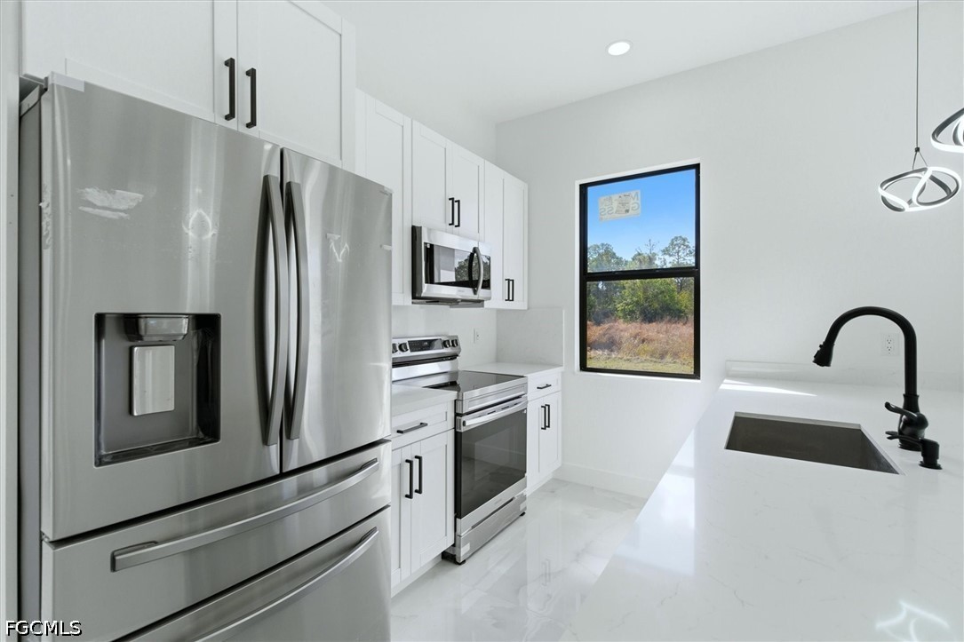 3 Bed SingleFamilyResidence for Sale in Lehigh Acres, photo 6