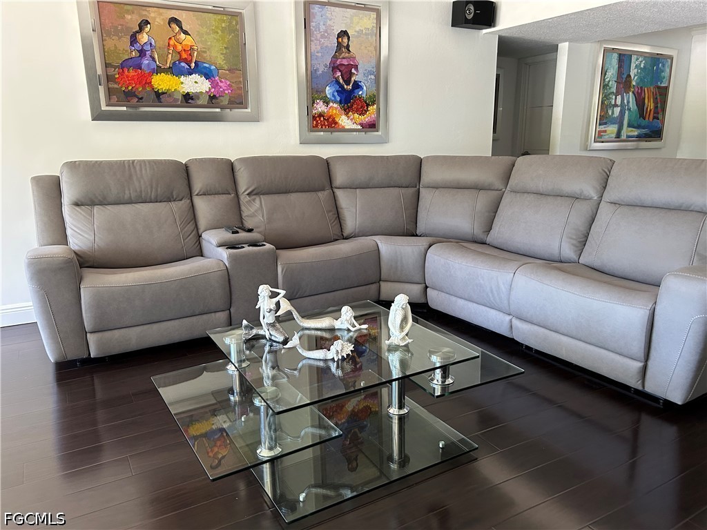 3 Bed Condominium for Sale in Steamboat Bend, photo 6
