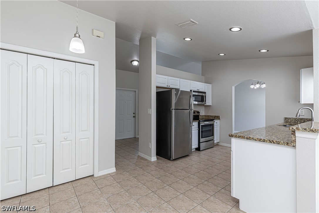 3 Bed SingleFamilyResidence for Sale in Greenbriar, photo 6