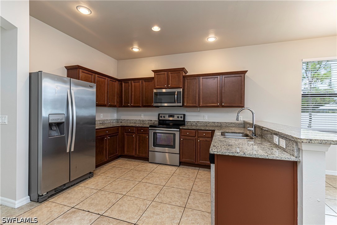 4 Bed SingleFamilyResidence for Sale in Cape Coral, photo 6