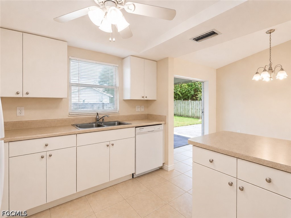 3 Bed Pool Home for Sale in Cape Coral, photo 6