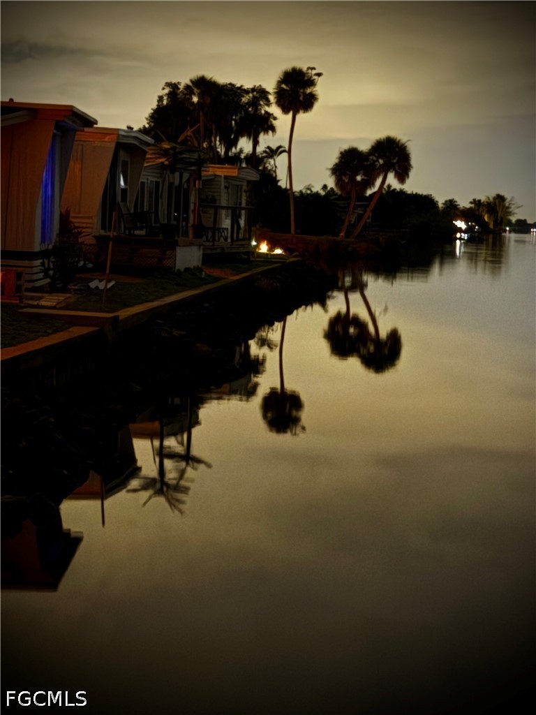 2 Bed Waterfront Home for Sale in Fort Myers, photo 6