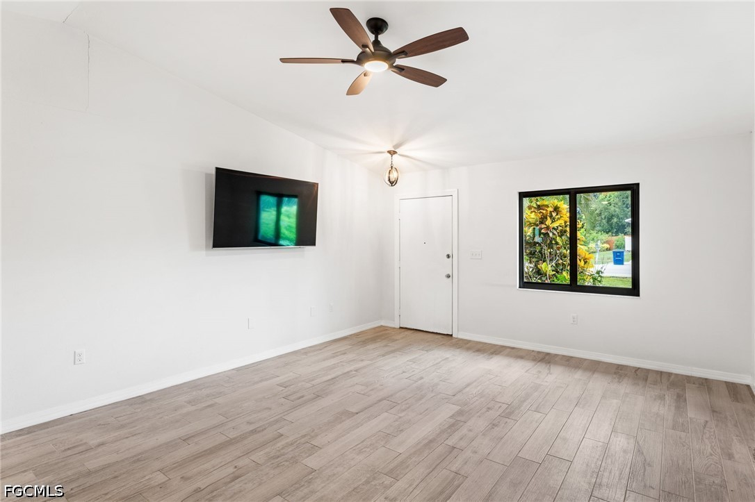 3 Bed SingleFamilyResidence for Sale in San Carlos Park, photo 6