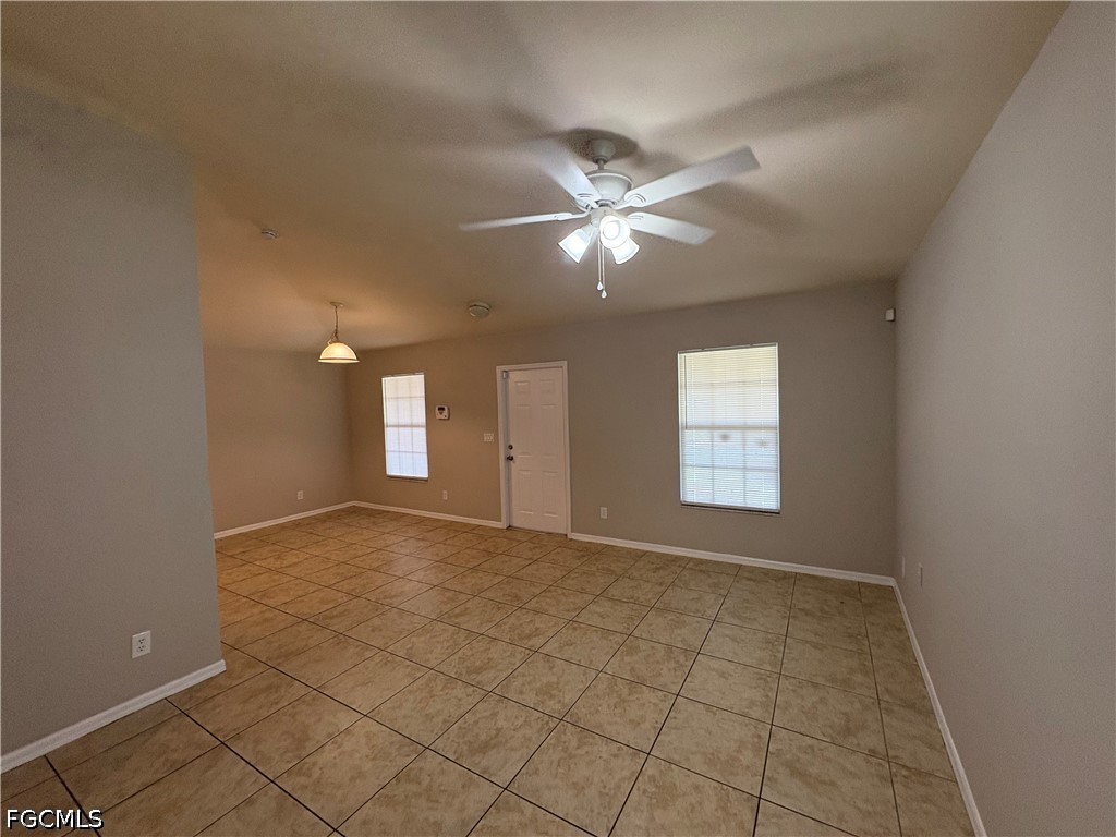 3 Bed SingleFamilyResidence for Sale in Fort Myers, photo 6