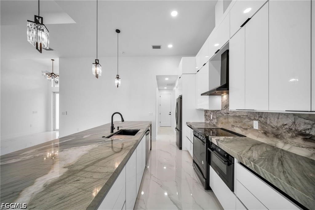 4 Bed SingleFamilyResidence for Sale in Cape Coral, photo 6