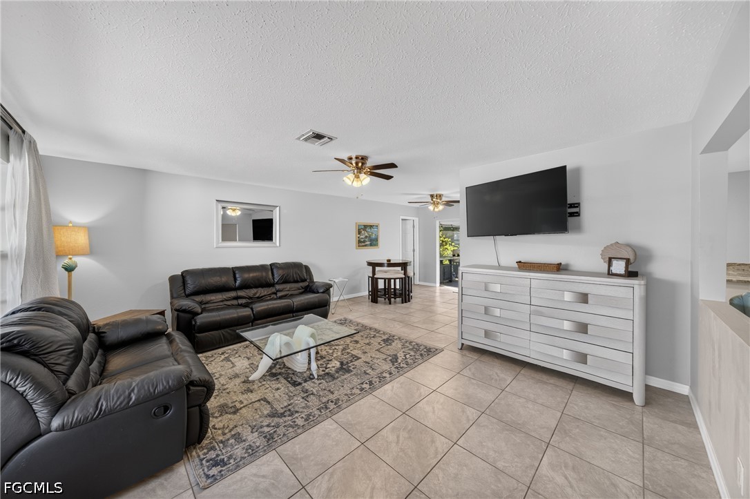 3 Bed SingleFamilyResidence for Sale in Cape Coral, photo 6