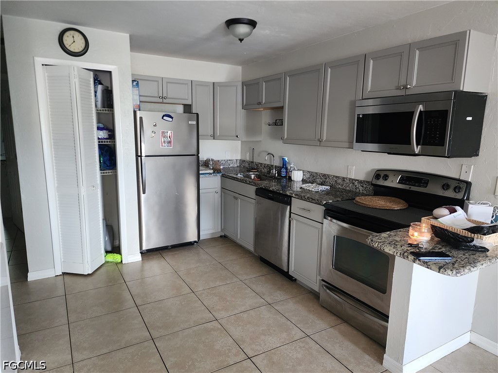 2 Bed Condominium for Sale in Cape Coral, photo 6