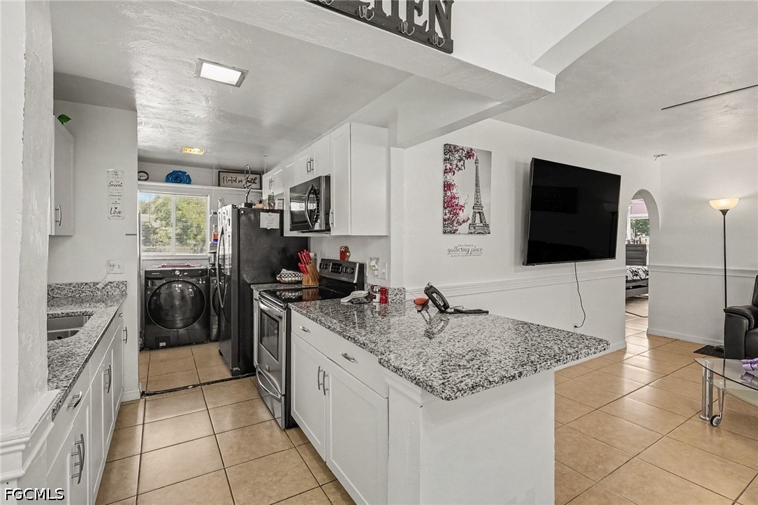 3 Bed SingleFamilyResidence for Sale in Fort Myers, photo 6