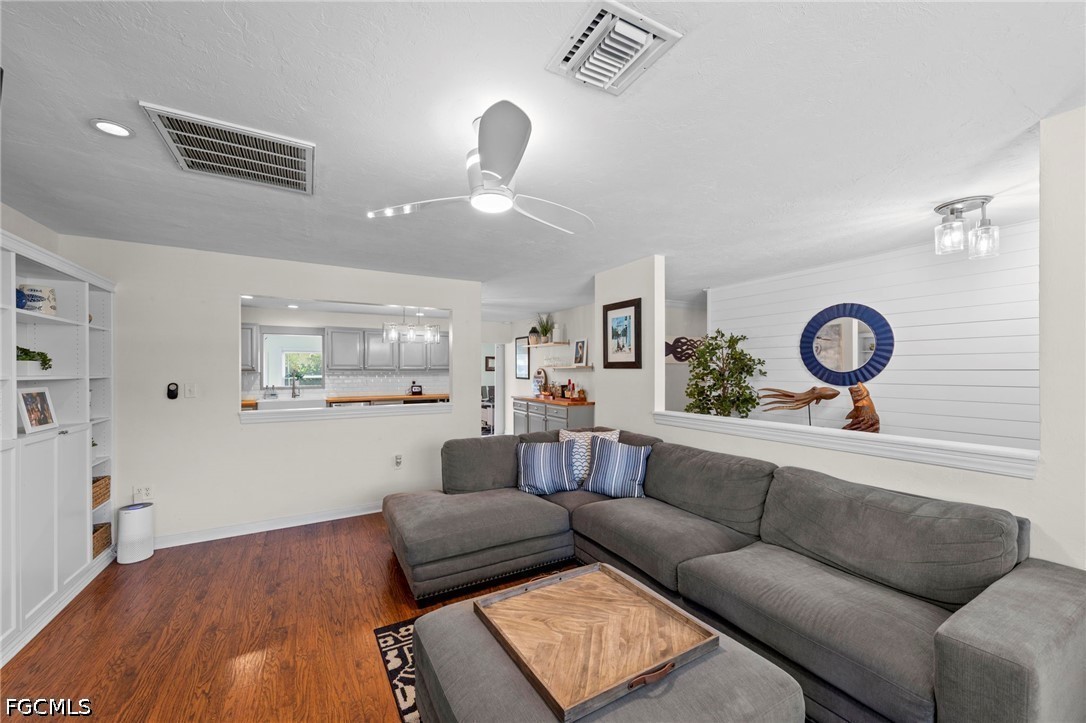 3 Bed SingleFamilyResidence for Sale in Palm City Park, photo 6