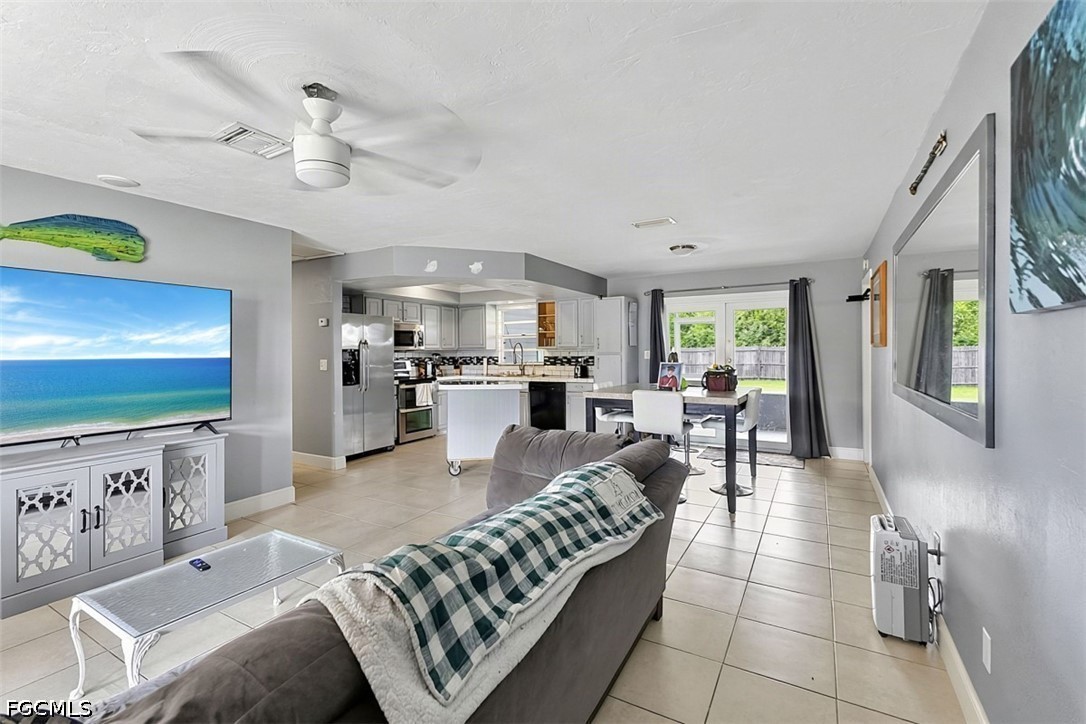 3 Bed SingleFamilyResidence for Sale in Lehigh Acres, photo 6