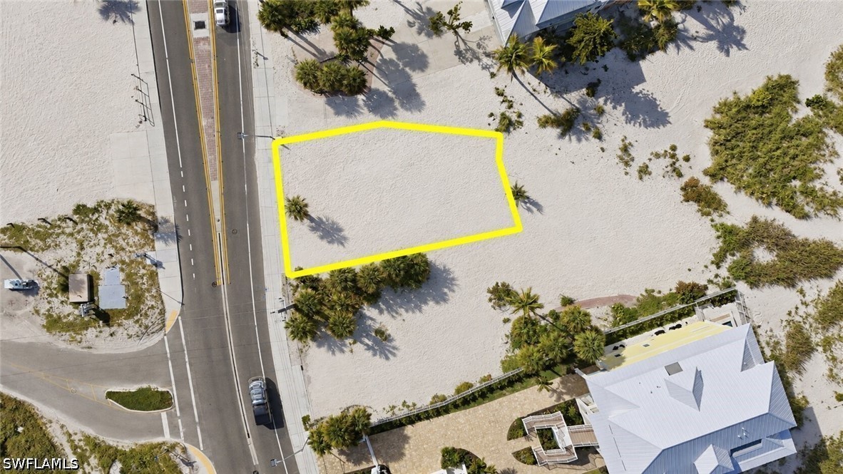 Waterfront Home for Sale in Mcphie Park, photo 6