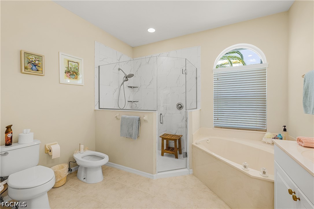 3 Bed Pool Home for Sale in Cape Coral, photo 6