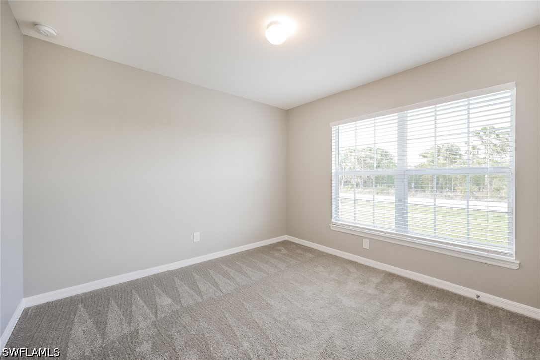 3 Bed SingleFamilyResidence for Sale in Lehigh Acres, photo 6