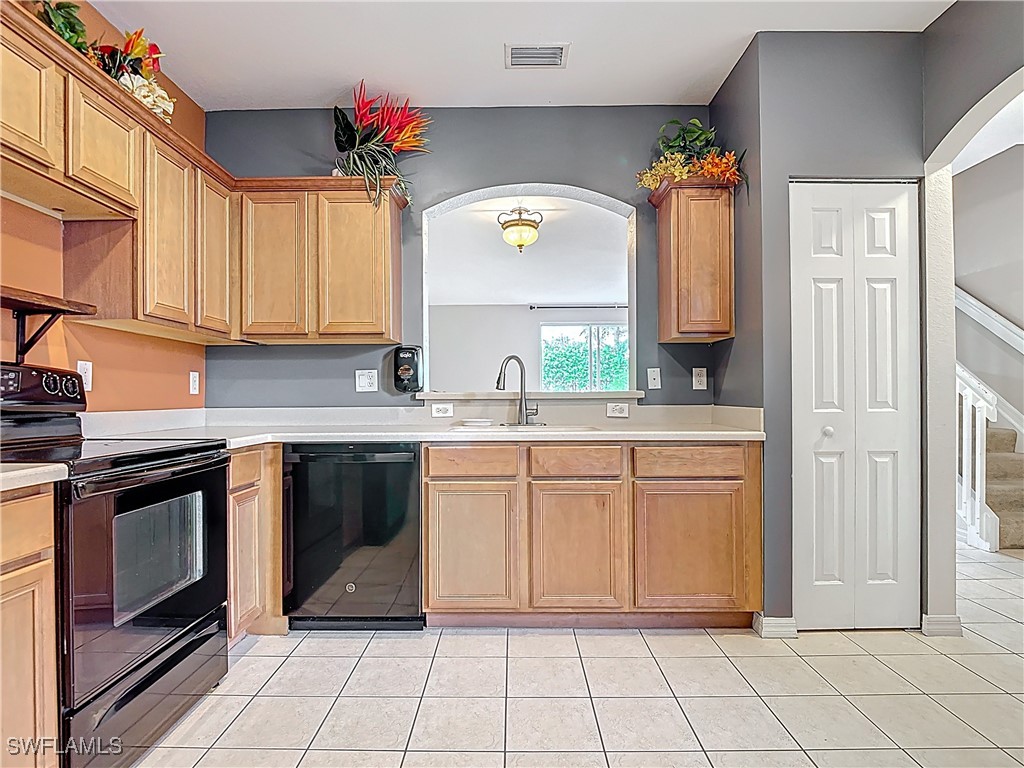 3 Bed Townhouse for Sale in Colonnade At Forum, photo 7