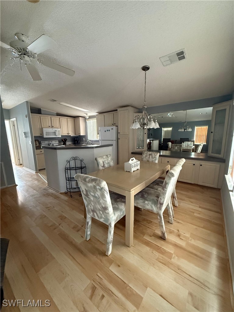 2 Bed ManufacturedHome for Sale in North Fort Myers, photo 7